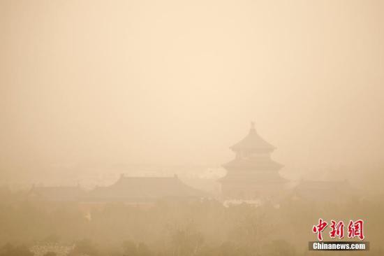 北京发布沙尘、大风蓝色预警 阵风7级伴有扬沙