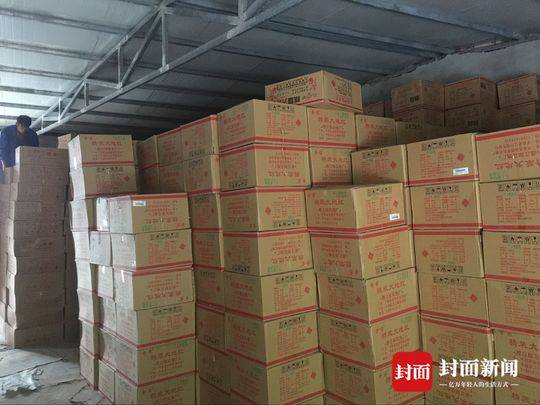 巴中南充联手 查获估计1000件以上冒牌烟花爆竹