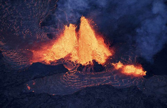 夏威夷火山持续喷发 大岛一天经历270次地震