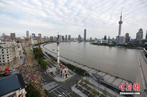 与伦敦和纽约相比 上海成为国际金融中心还有