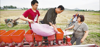 河南省南阳：抢抓农时夏种忙