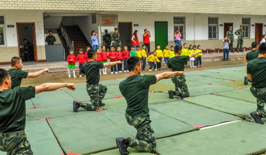 不一样的儿童节 我们在警营迎接六一