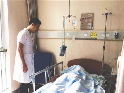 奇怪求助 妻子刚生下儿子丈夫满医院找帅哥