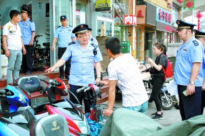 朝阳突击检查售卖违规电动车