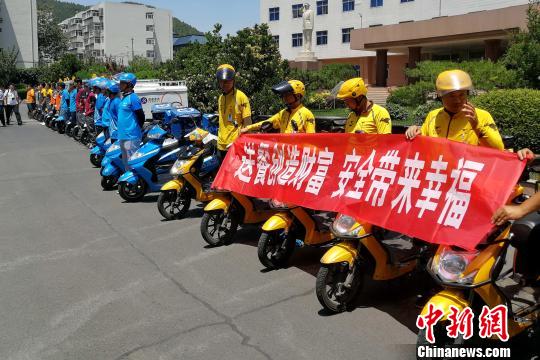 济南交警出台“史上最严12条”严整配送员交通违法行为