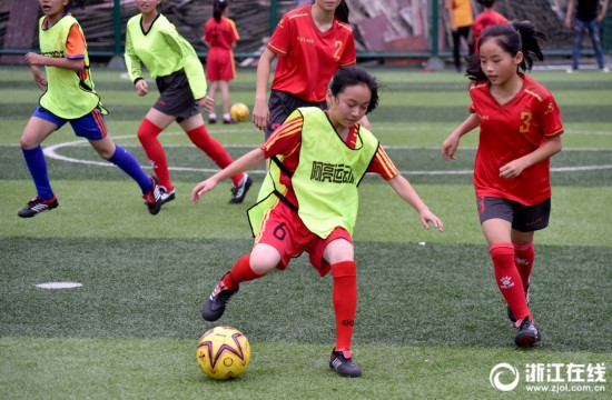 苍南:藻溪小学 女足强悍