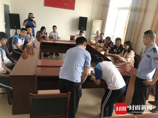 大学生翻墙进母校盗窃13部手机 被刑事拘留