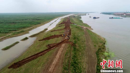 南洞庭湖下塞湖矮围正拆除将现“潭面无风镜未磨”原貌