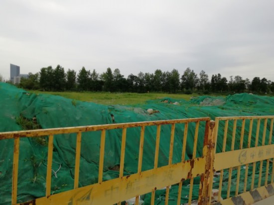 實探中航工業“退房”項目：一二期已售罄 剩余土地雜草叢生
