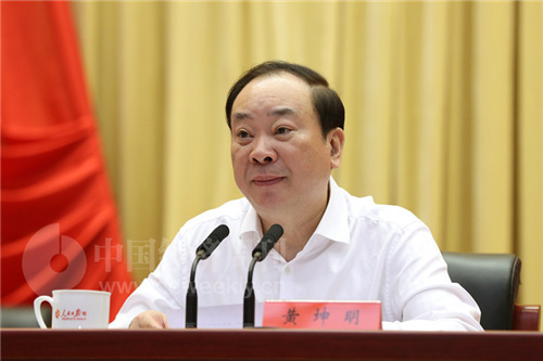 P9   2   中共中央政治局委員、中央書記處書記、中宣部部長黃坤明出席大會並講話。《中國經濟周刊》首席攝影記者 肖翊 I 攝