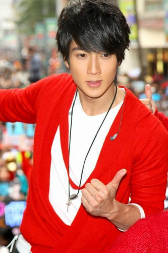 曝戚薇冰箱塞满名贵香水 揭明星怪癖:范冰冰假