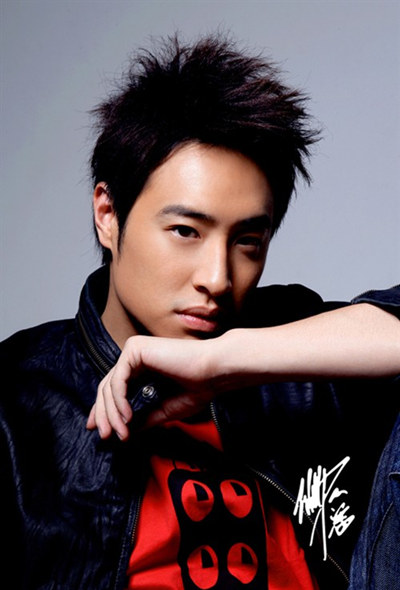 曝戚薇冰箱塞满名贵香水 揭明星怪癖:范冰冰假