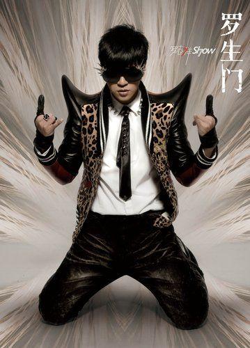 曝戚薇冰箱塞满名贵香水 揭明星怪癖:范冰冰假