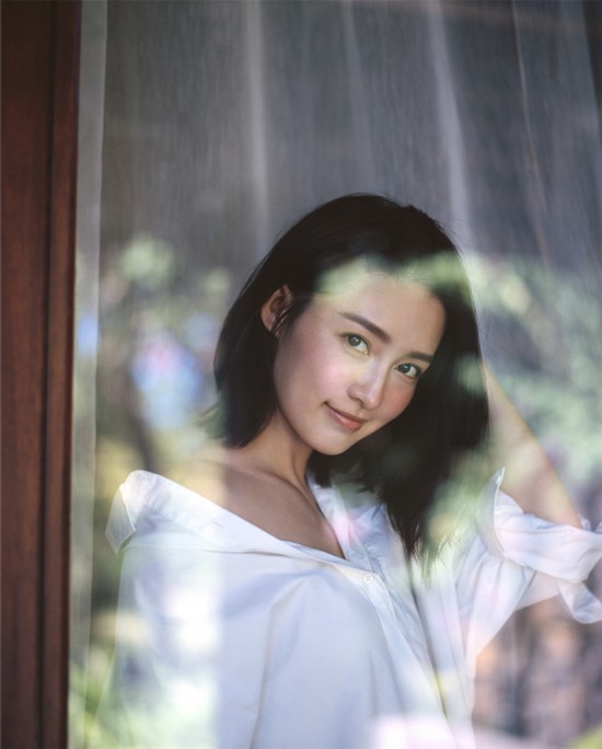 李沁曝最新写真 恬静优雅清新十足