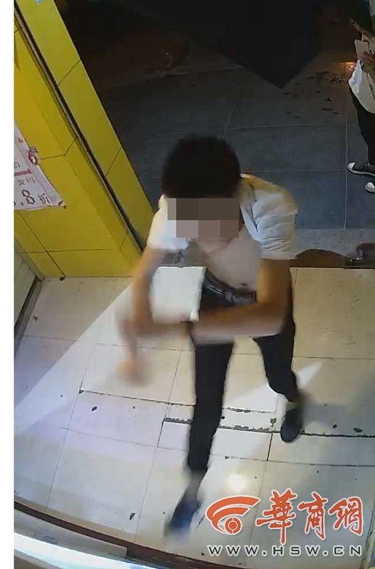 5名中学生深夜打砸环城西路一成人用品店称因卖视频情趣的上门图片