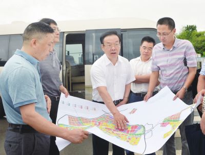 广安市委书记侯晓春深入枣山物流商贸园区调研