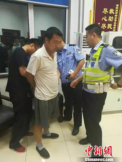 民警查车逮住潜逃20余年杀人犯