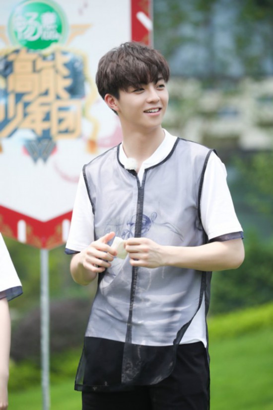 《高能》陈立农长腿瞩目 彭昱畅张子枫兄妹同