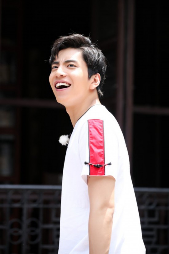 《高能》陈立农长腿瞩目 彭昱畅张子枫兄妹同