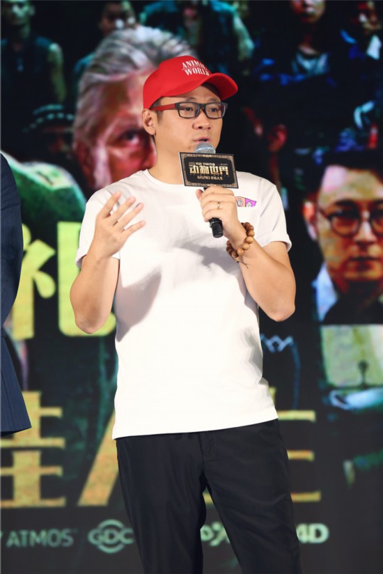这部由整个团队精心打磨的电影,在保留了原有的烧脑牌局、逻辑博弈的精彩剧情之外,还加入了冒险、游戏、二次元、人性等诸多元素,更巧妙利用特效精准传递出了影片独有的超现实风格特质。影片中,韩延导演在工业风置景、强逻辑故事和快节奏等方面都下足了功夫,成这次突破性试水为国产电影市场的工业化进程树立了新的标杆,被评价为华语商业电影的创类型之作。自6月中旬以来,电影在全国范围内进行了近半个月的路演活动,许多观众在看了40分钟片段后直呼根本看不够,完全不过瘾,纷纷表示观影欲望被吊起。很多观众感慨,电影《动物世界》