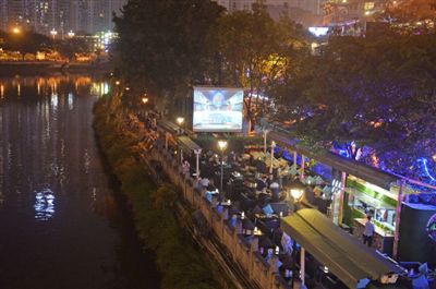 酒吧修在绿化带 成都廊桥酒吧被要求限期拆除