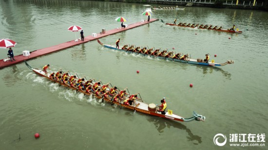 温州:驾舟飞驰 水上健身