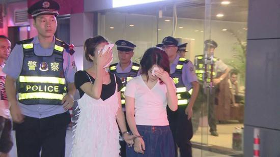 广西要闻    3,据嫌疑人交代,所得收入商家可以分得20%,酒托女分得25%