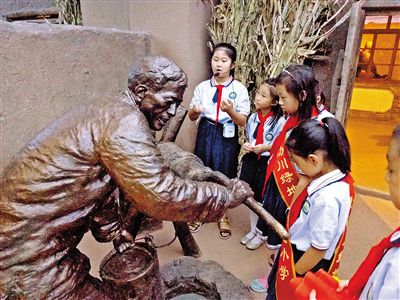 民族人口最少的风俗_珞巴族 中国人口最少的少数民族(3)