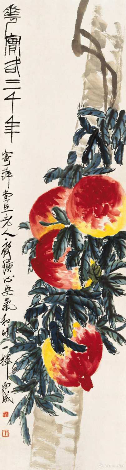 齐白石《寿桃》  纸本设色?179x48.5cm?无年款 北京画院藏题款：花实各三千年。寄萍堂上老人齐璜心安气和时一挥而成。