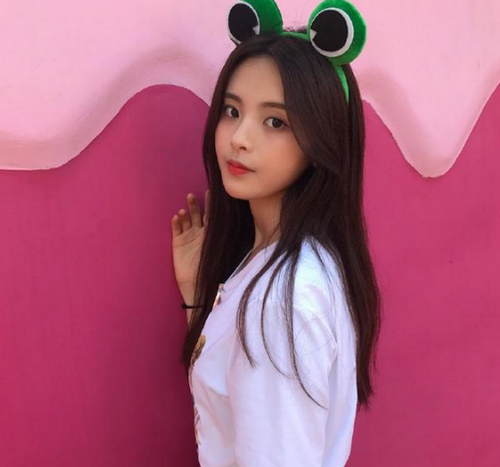 杨超越疑回应粉丝互撕:我和意涵永远是好朋友