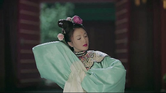 《延禧攻略》开播 秦岚古装被评行走的壁纸