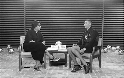 高晓松采访提问惹恼C罗 高晓松:C罗耍大牌迟到