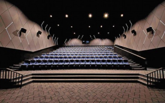 深圳259家影院靠什么来抢观众