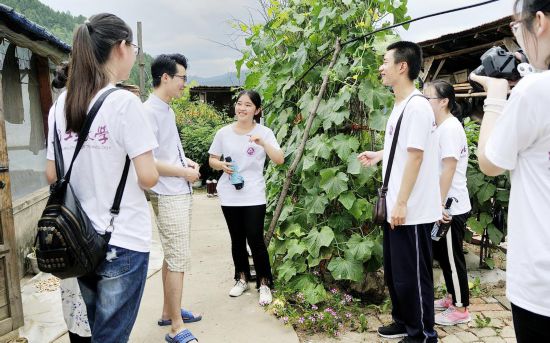 百所高校进白山大学生暑期社会实践活动侧记