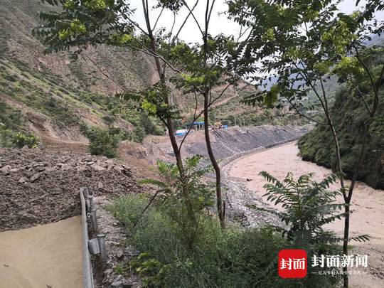 国道350线小金境内突发泥石流 无法预计恢复通