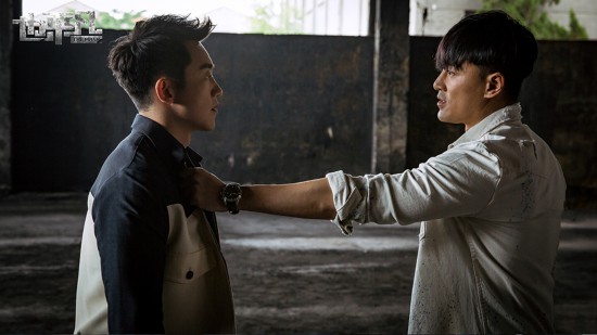 《也平凡》火热拍摄 郑恺张国立林峯片场拼戏