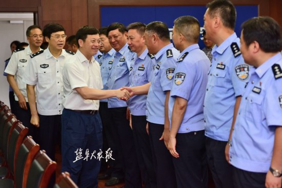 曹路宝调研公安工作 强调应牢记职责使命