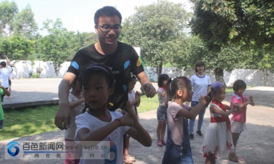 广西幼专驻村工作队情系山村小学助力教育扶贫