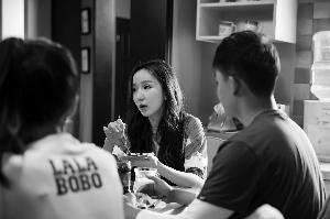 娄艺潇演唱《爱情公寓》主题曲