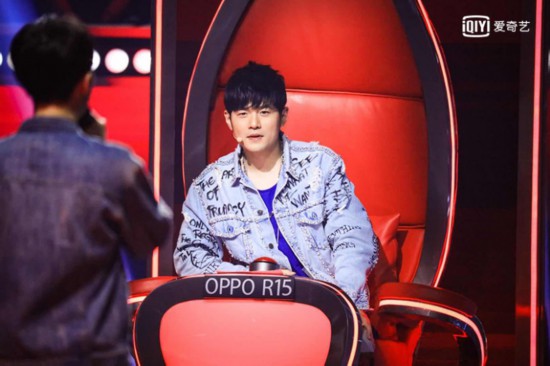 李健被周杰伦抢C位 周杰伦粉丝承包全场