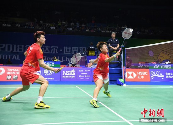 南京羽毛球世锦赛 银发女裁判亮眼