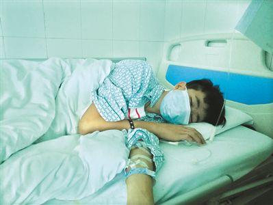 王晓伟,15岁,患有重型再生障碍性贫血,与哥哥骨髓配型半相合,移植手术