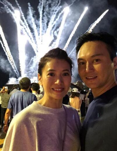 张智霖袁咏仪共赏烟花羡煞旁人 素颜自拍低调秀爱