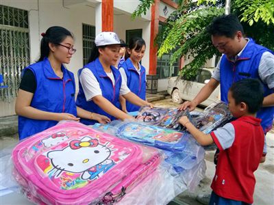 琼中:扶贫慰问送温暖 夏季关怀心连心