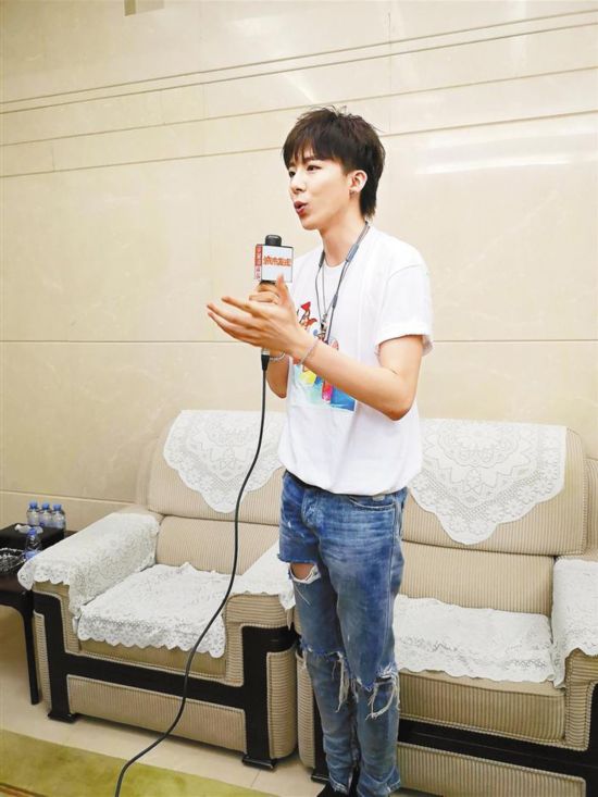 摩登兄弟主唱刘宇宁十年前曾在深圳当厨师