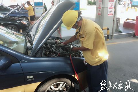 探访盐城高温下加气工:平均每天要跑三四万步