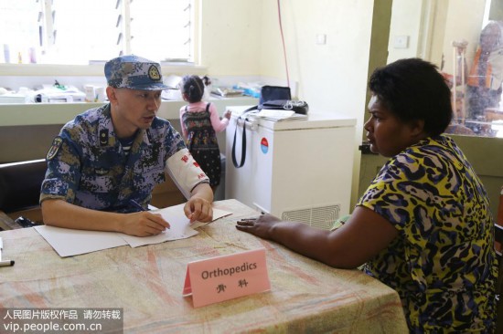 “真沒想到，中國軍醫從天而降！”——中國海軍和平方舟醫院船醫療分隊赴斐濟瓦圖萊萊島義診記