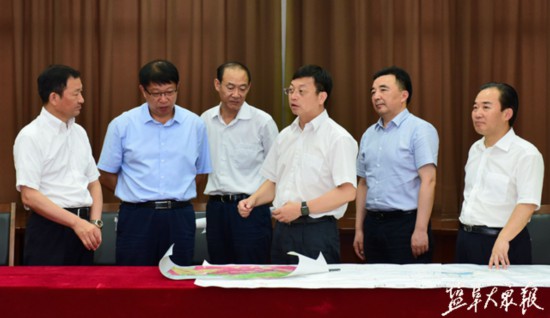 曹路宝:发挥开放门户作用 打造特色产业基地