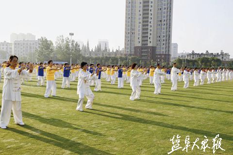 全民健身日掀热潮 盐城千名气功爱好者同台展技艺