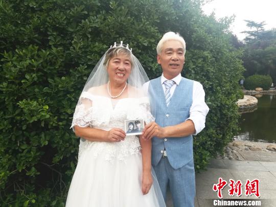 郑州婚纱照_郑州老人婚纱照